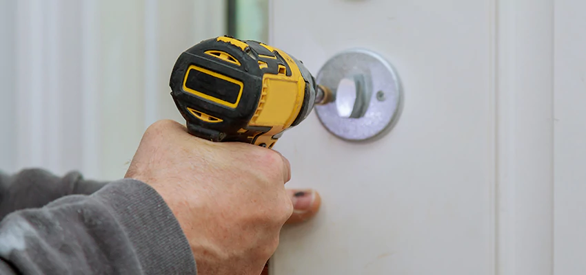 Street Locksmith For Smart Lock Repair in Oak Hills, CA