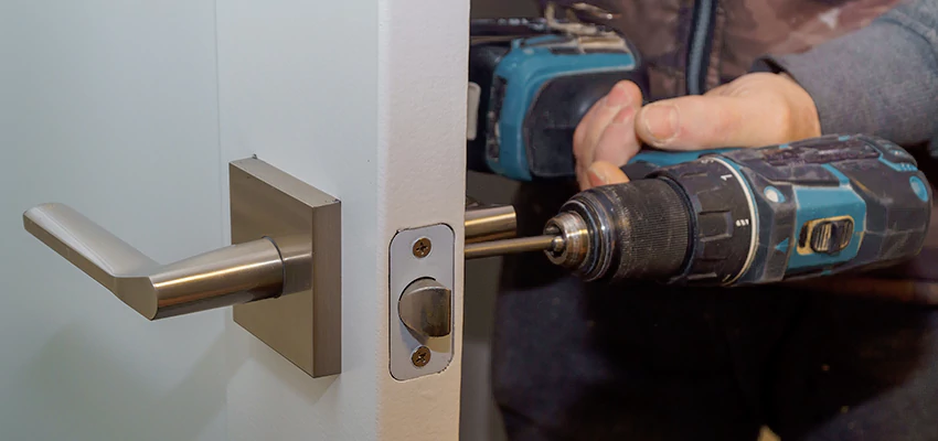 Broken Door Handle Lock Repair in Oak Hills, California