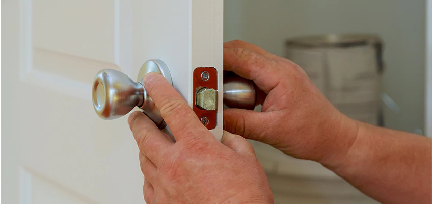 AAA Locksmiths For lock Replacement in Oak Hills, California